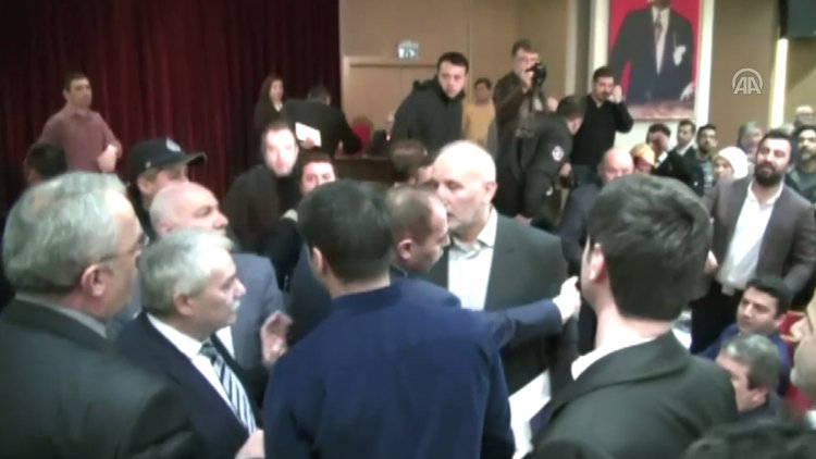 Belediye Meclis toplantısında kavga çıktı