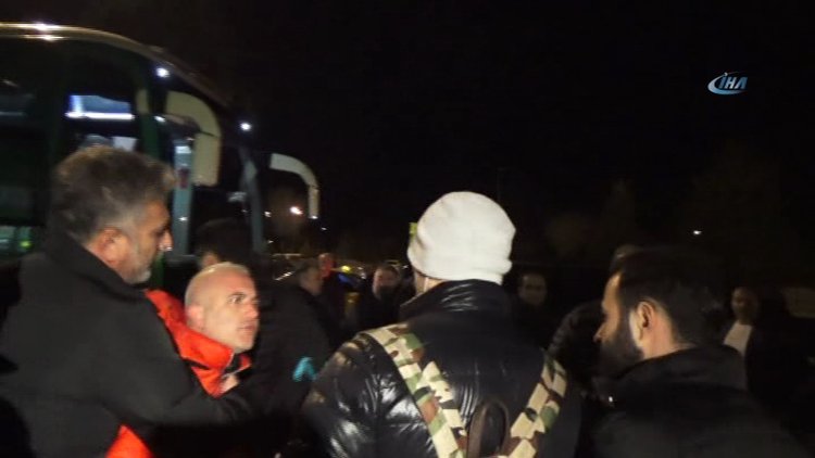 Bursasporlu isme havaalanında tepki: "Bursa'yı terk et"