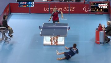 Paralimpik masa tenisi maçında efsane hareket!