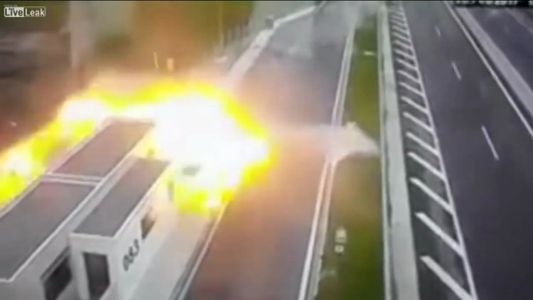 240 km hızla kaza yaptı