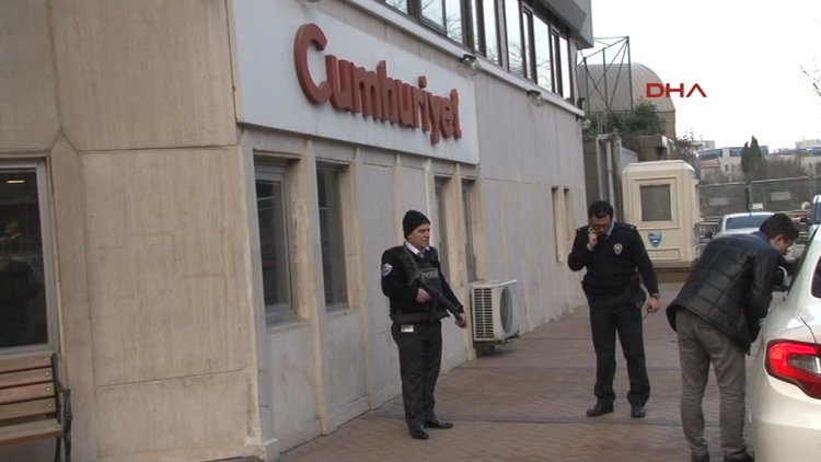 Cumhuriyet gazetesi önünde silah sesleri