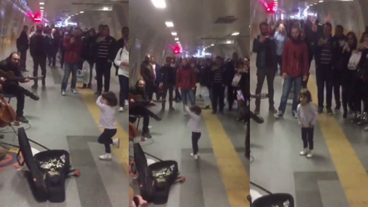 Metro istasyonunda beklerken bale yapan minik kız