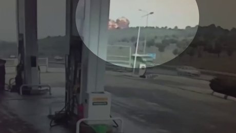 Helikopterin düşme anı kameraya böyle yansıdı Helikopterin düşme anı kameraya böyle yansıdı
