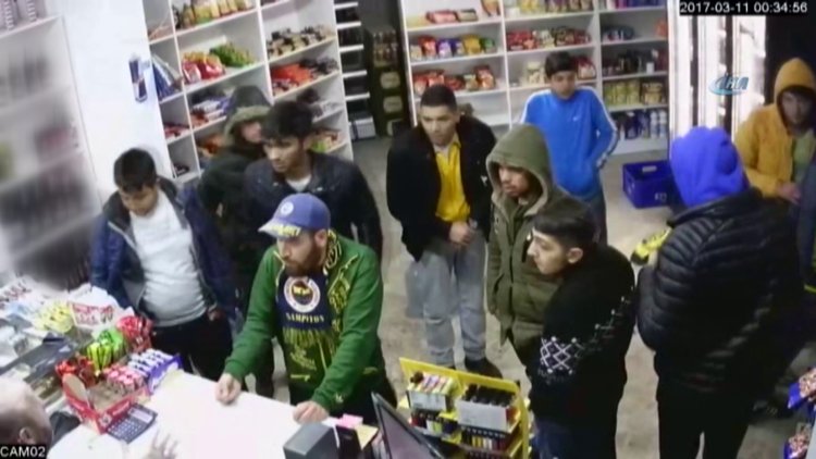 Taraftarlar marketi yağmaladı