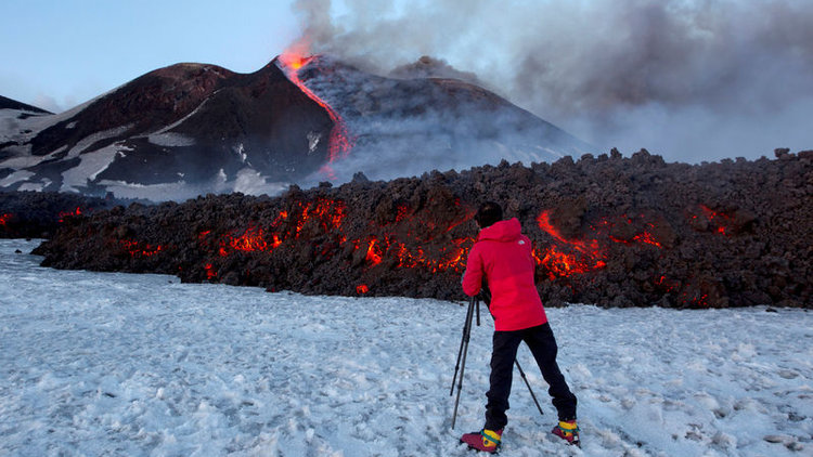 Etna yine patladı