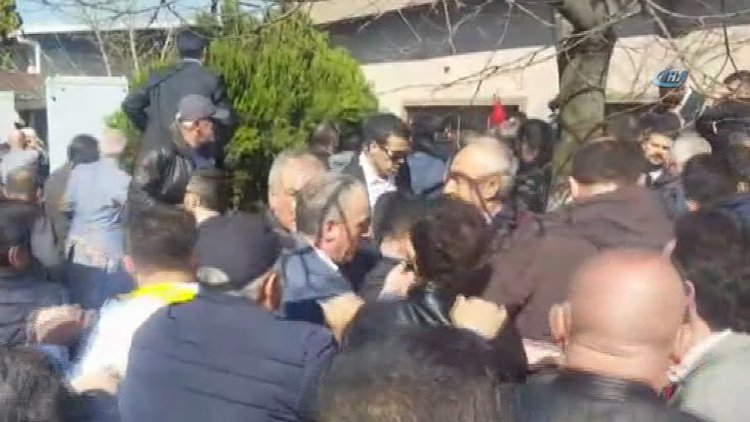 Meral Akşehir'in toplantısına saldırı