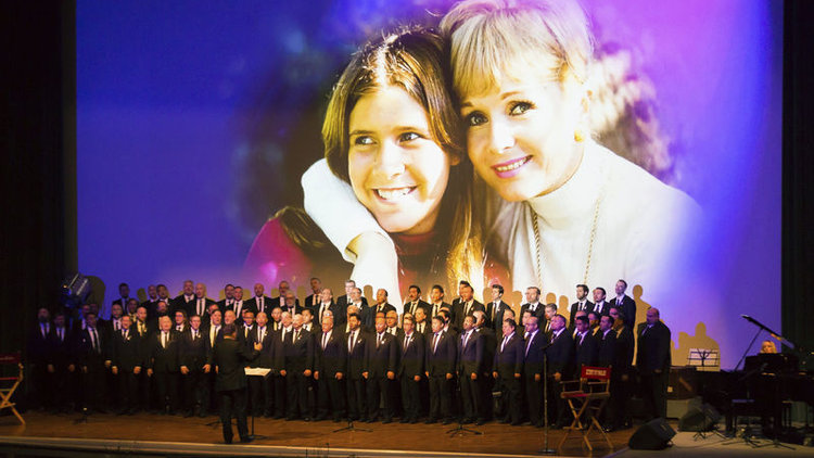 Anne - kız için anma töreni