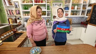 Nursel Ergin bugün mutfaktaki konuğu Gözel Efendiyeva ile Azerbaycan’ın birbirinden lezzetli yemeklerinden kayısılı ...