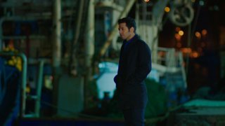 ''Kimseye etmem şikayet ağlarım ben halime titrerim mücrim gibi baktıkça istikbalime''