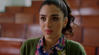 Elif'in arkadaşı Aysun, hoşlandığı kişiyle Elif'in yakın olmasına dayanamaz. 