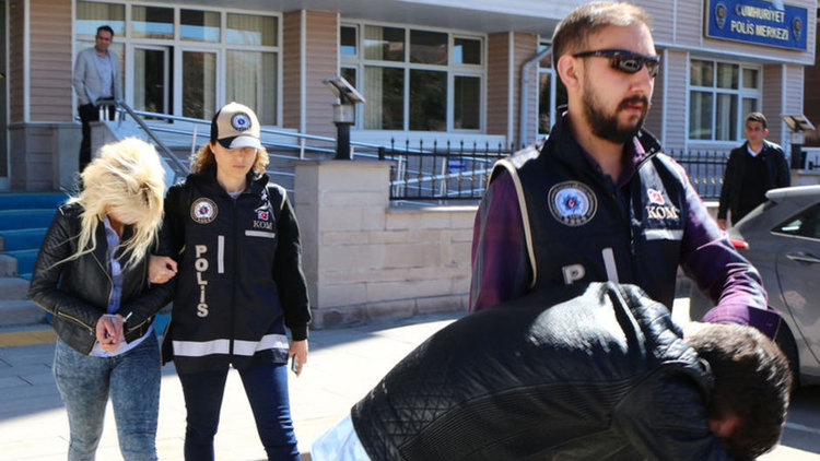 Sahte para ile alışveriş yapan sevgililer tutuklandı