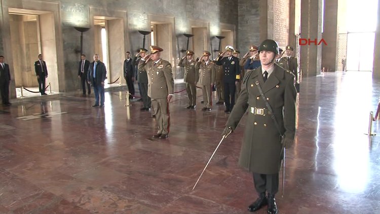 Romanya Genelkurmay Başkanı Anıtkabir'i ziyaret etti