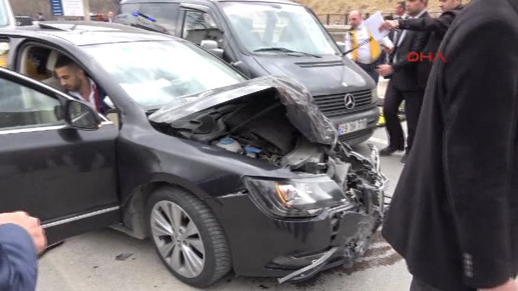 Milli Savunma Bakanı Fikri Işık'ın konvoyunda kaza