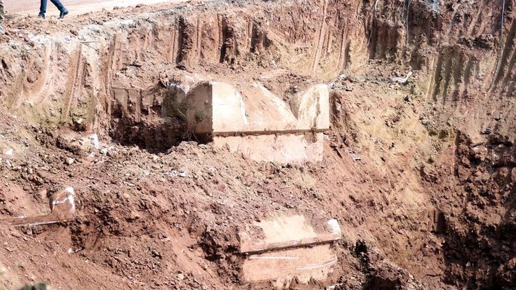 İnşaat kazısında Roma dönemine ait mezarlar çıktı