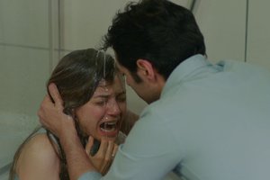 "Her gün seni sevmeye tövbe edip, yine aşık oluyorum..."