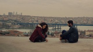 Bahar ve Kemal içinde oldukları kötü durumdan kurtulmak için hırsızlık planı yaptılar.