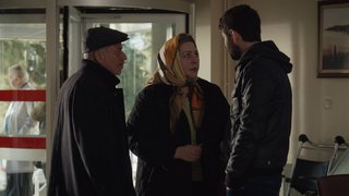 Kemal, yıllar önce ayrıldıkları babasıyla hastanede karşı karşıya geliyor.