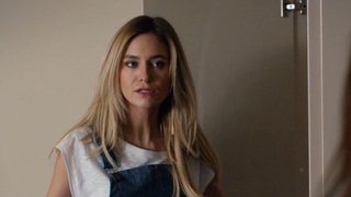 Buket dünyalar güzeli, şımarık bir kız