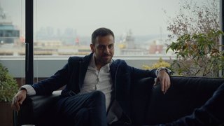 Mehmet, eniştesi Cengiz'le ilgili planlarını şirkette Bahadır'a anlatıyor.