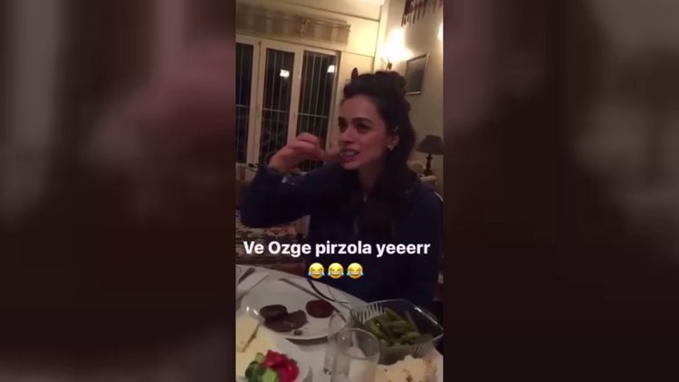 Özge Özpirinçci yemini bozdu