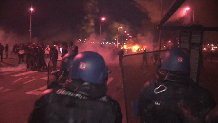 Fransa'da hapishanede eyleme geçen gardiyanlara polis müdahalesi