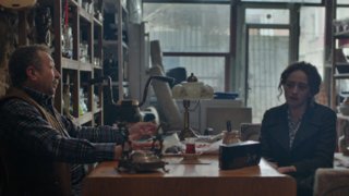 Bahar'in Cengiz'in şirketinde çalıştığını öğrenen Nermin korkularını Hulusi'yle paylaşıyor.