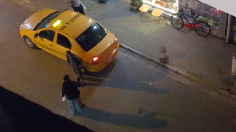 Kocasını sokak ortasında dövdü!