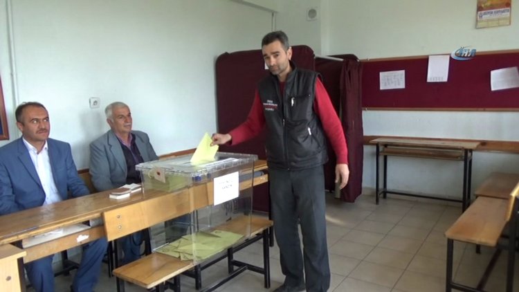 Kuşu halkı 3 yıl sonra oy kullandı