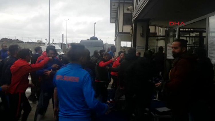 Medipol Başakşehir futbolcuları gazetecilere saldırdı 2 yaralı