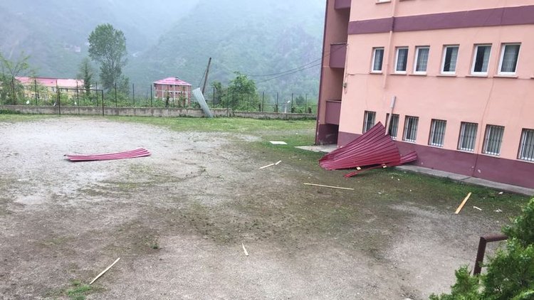 Çatı böyle uçtu