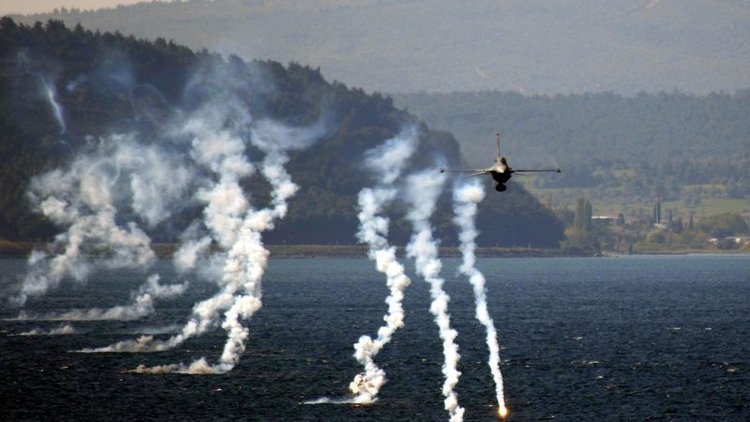 SOLOTÜRK'ten nefes kesen gösteri