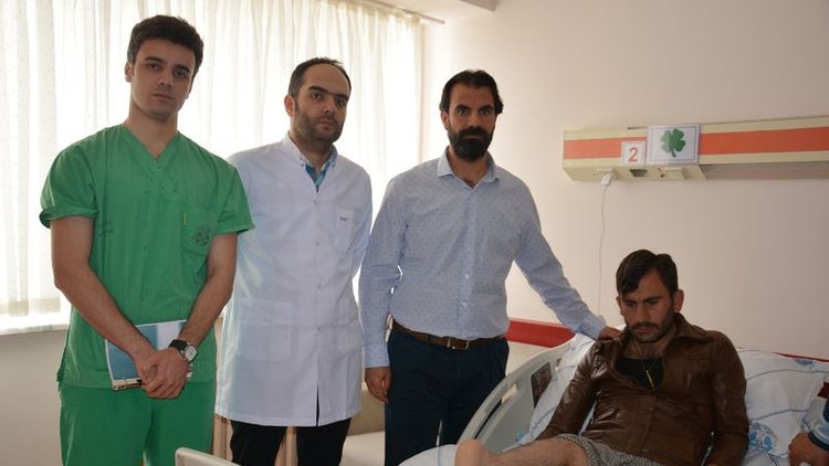 Protez kullanabilmesi için bacağı 180 derece ters dikildi