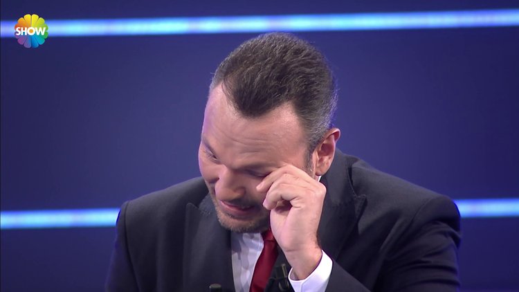 Ali Sunal gözyaşlarını tutamadı!