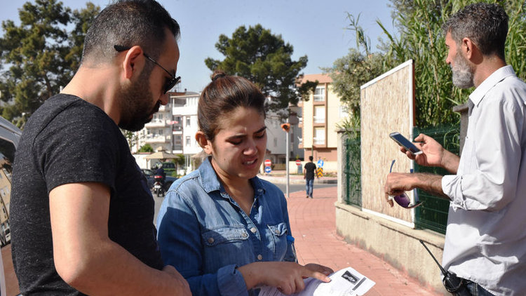 Genç kızı sınava polis yetiştirdi