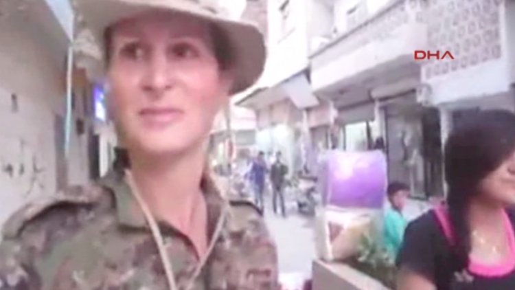 YPG'ye katılan Kanadalı manken Kobani'de ortaya çıktı