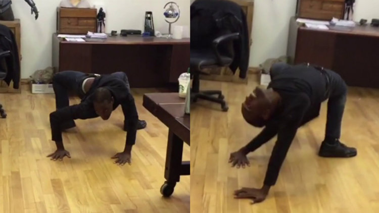 Vücudunu garip şekillere sokabilen adam