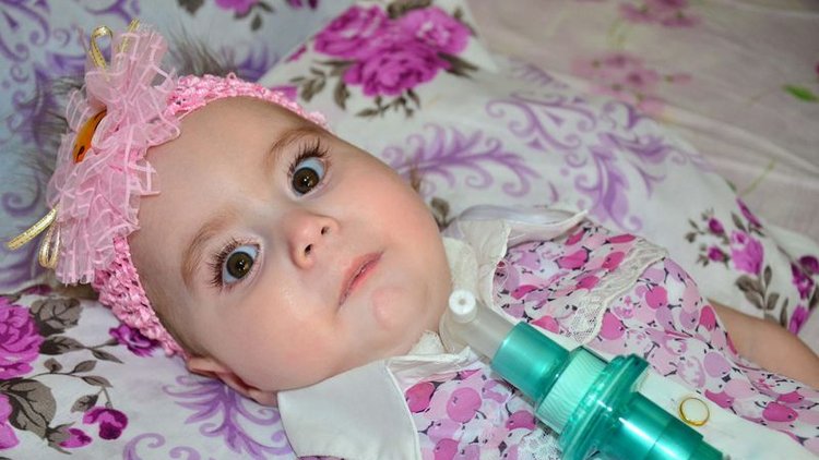 Zeynep bebek ilacına kavuşacak