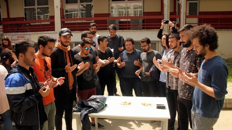 Leonardo da Vinci'nin ruhuna helva dağıttılar