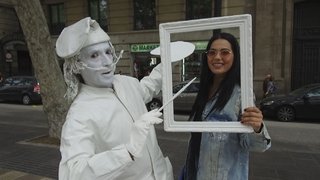 Astra Film’in yapımcılığını üstlendiği “Fatmagül Tatilde” ekibi bu hafta İspanya’nın cıvıl cıvıl mimarisiyle fark yaratan şehri Barselona’ya gitti. ...