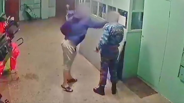 Tek yumrukla öldürdü