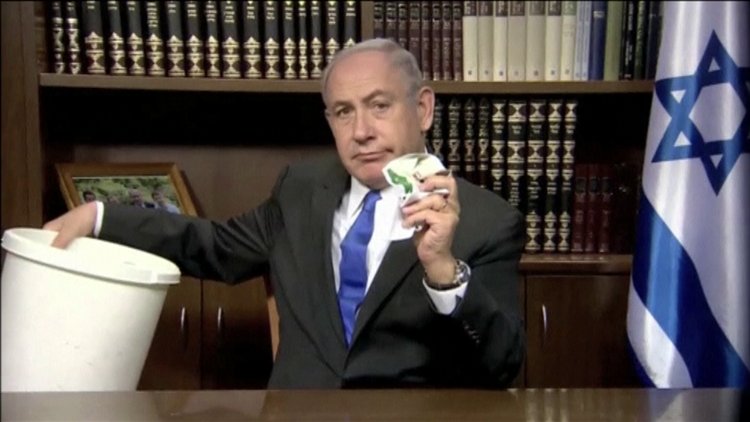 Netanyahu, Hamas'ın siyaset belgesini yırttı