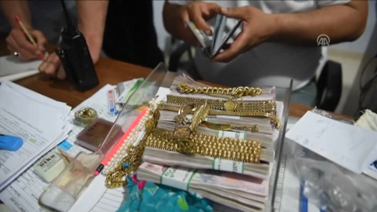 Unuttuğu çantadan servet çıktı