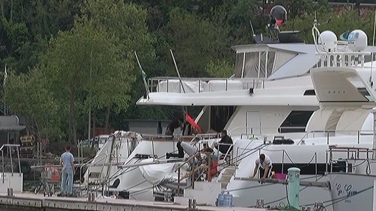 İstinye'de arabalı vapur kaza yaptı