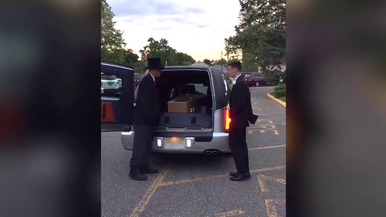 Tabut içinde evlenmeye gelen gelin