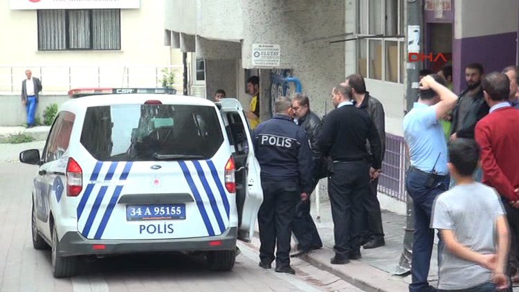 İcra memurlarını tinerle yakmaya çalıştı