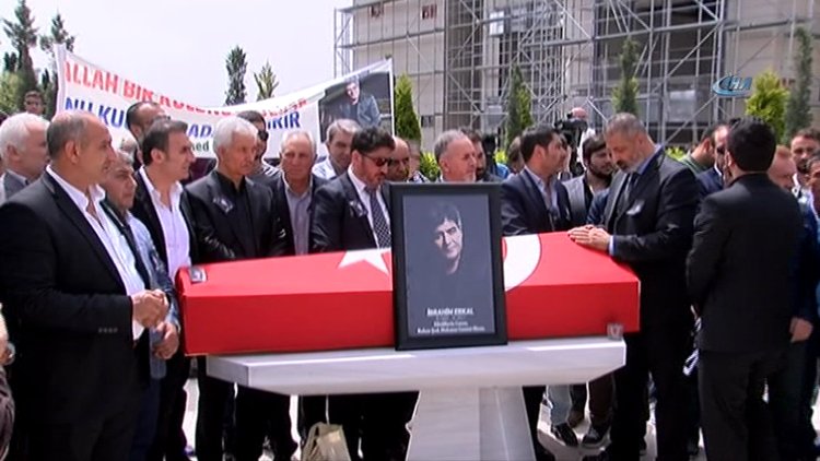 Ünlü sanatçı İbrahim Erkal son yolculuğuna uğurlandı
