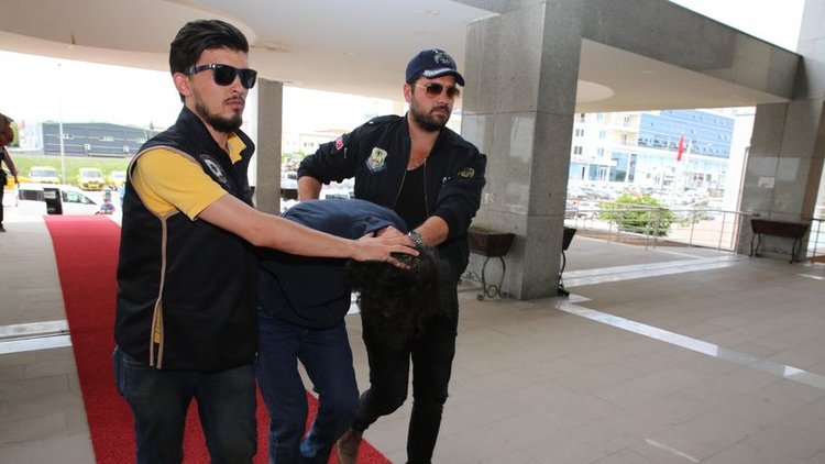 Firari olarak aranıyorlardı