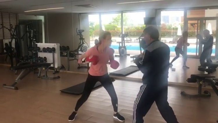 Esra Erol'dan kick box