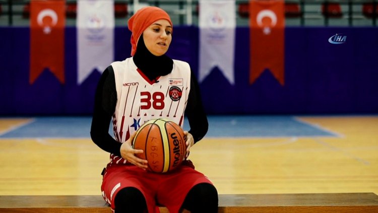 Merve Şapcı: "En büyük hayalim başörtülü sporcuların sahalarda olması"