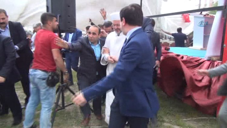 Van'da Diyanet İşleri Başkanı Görmez ve davetliler ölümden döndü